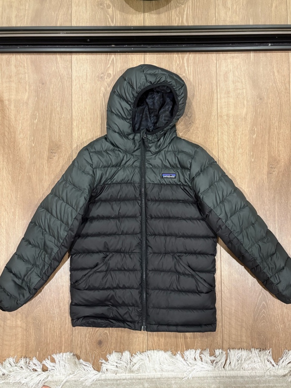 Patagonia Black Reversible Down Hoodie Jacket Size Medium